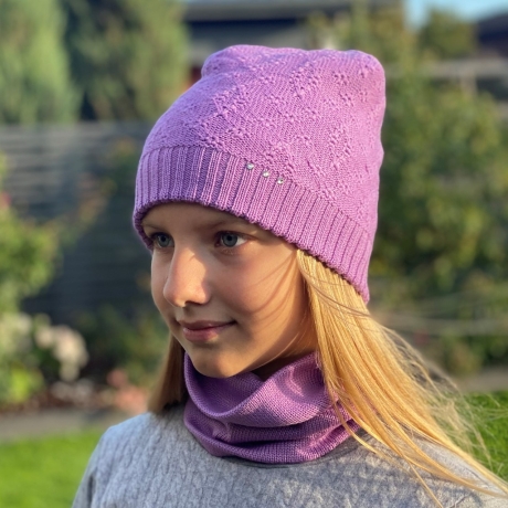 Violetne müts ehtsate Swarovski kristallidega, 100% meriinovill